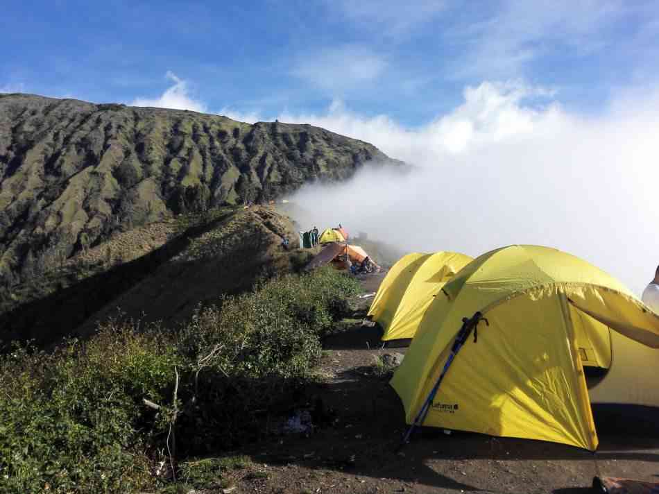 龙目岛最高峰林贾尼火山（Gunung Rinjani）