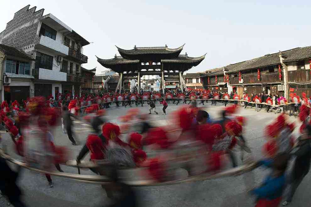 华东地区一种奇特的汉族民俗舞蹈“浦江板凳龙”