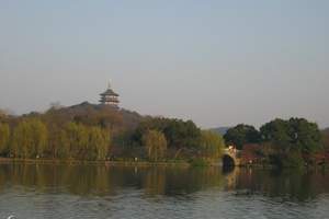 杭州西湖 、西溪湿地、千岛湖、黄山宏村古村落、双卧6日游