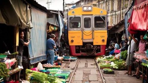 <曼谷1日游>火车铁道市场，安帕瓦黄昏水上市场（当地游）